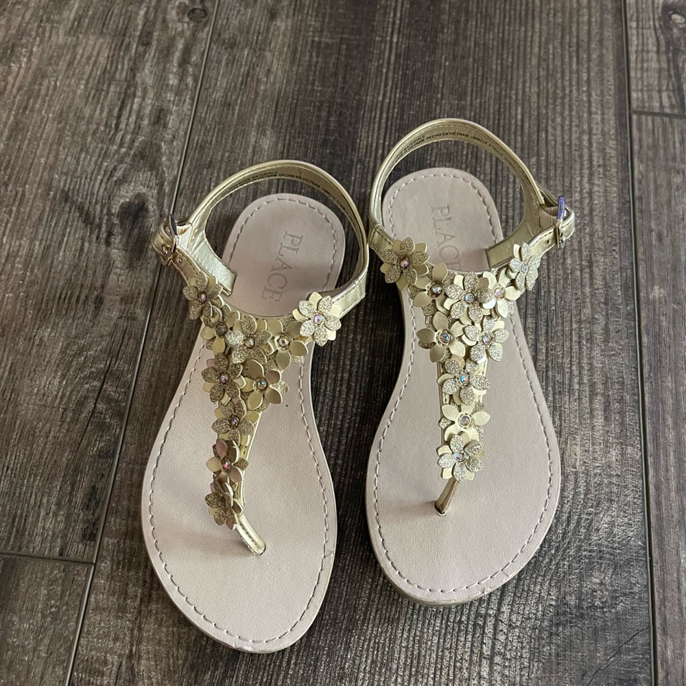 Little girls Gold Sandler size 11